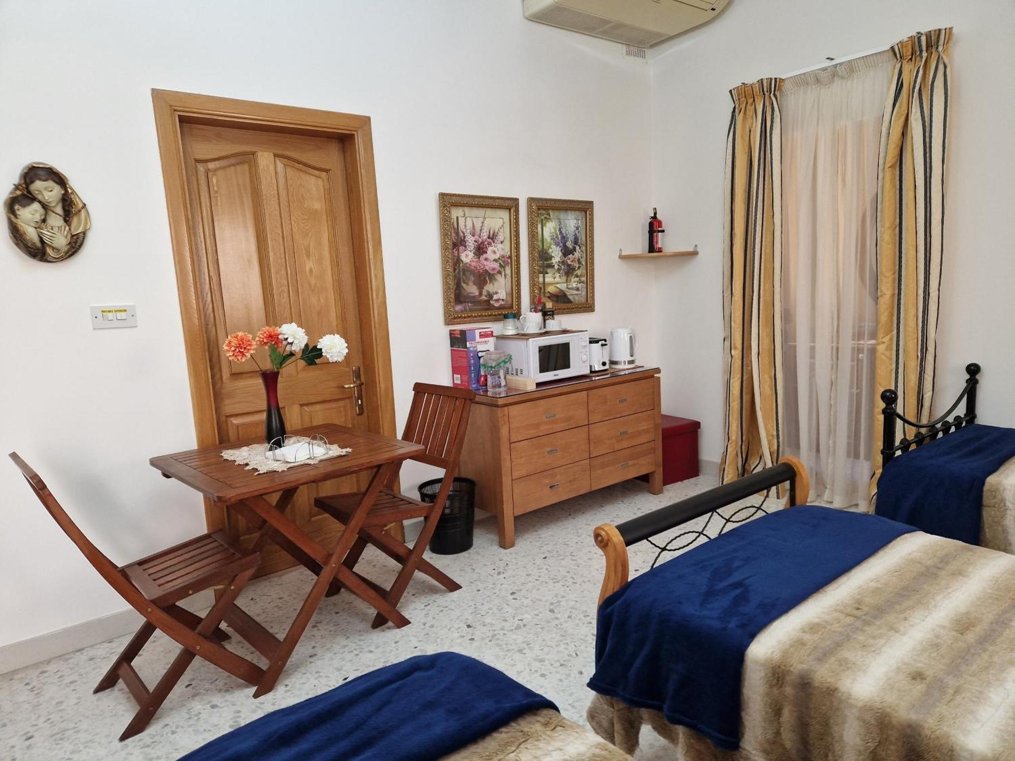 Saracini'S Homestay Attard Esterno foto